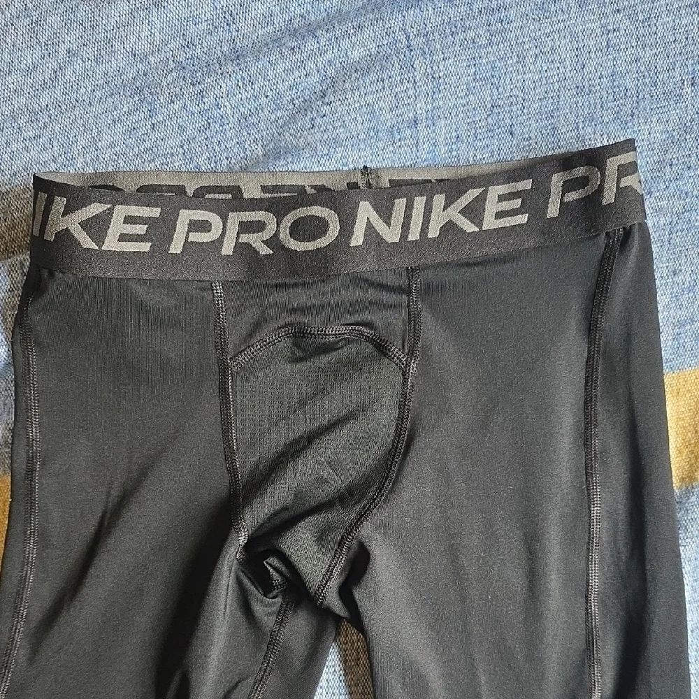 EUC - Nike Black Boys' Pro 3/4 Compression Leggings, Size M